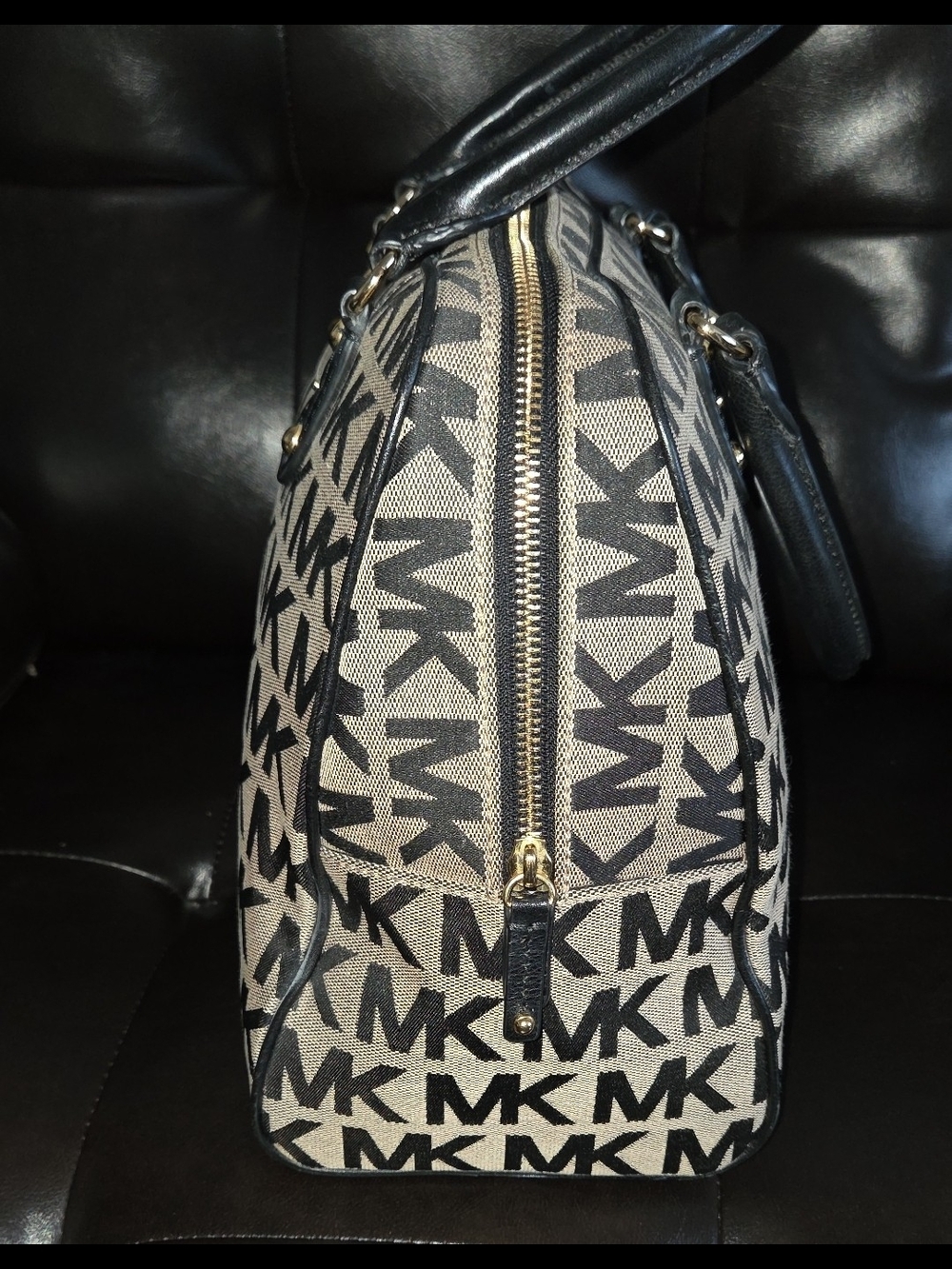 Michael Michael Kors MK Signature Dome Satchel in Tan/Black EUC - Picture 5 of 17